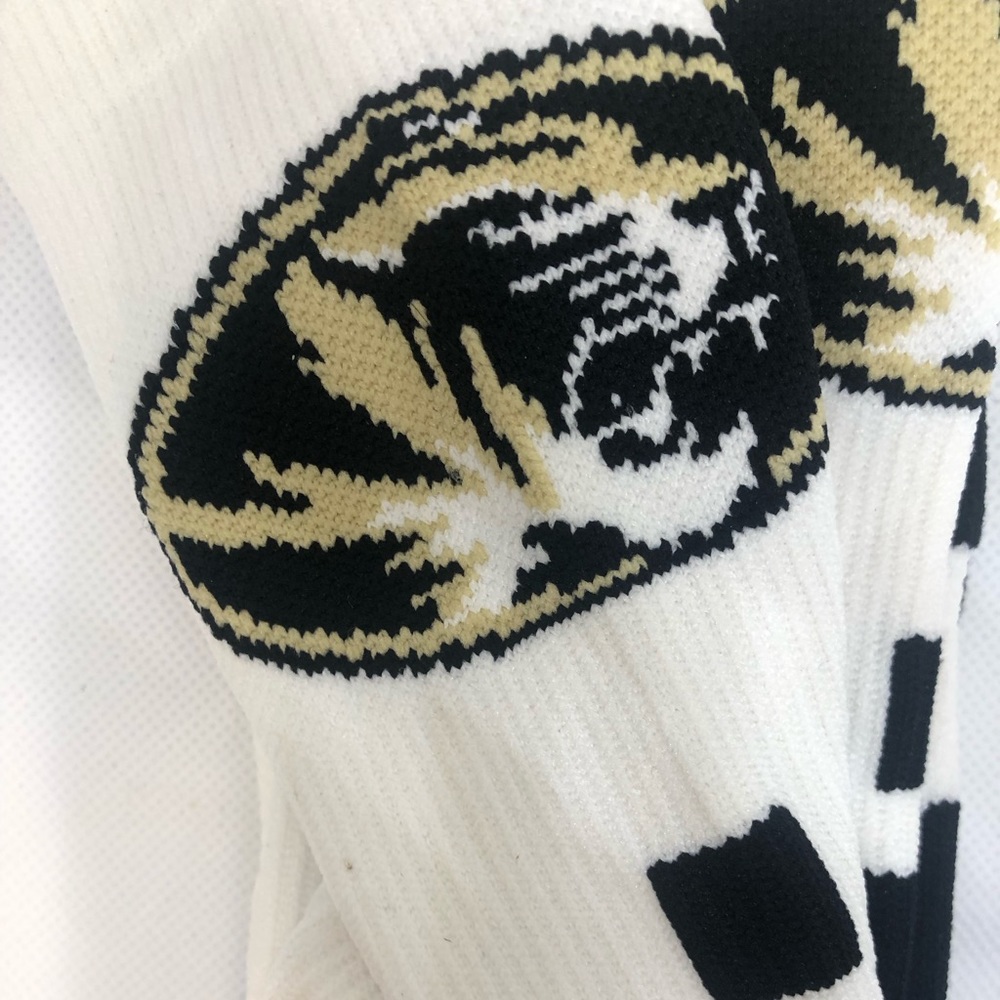 TCK size large Performance sports crew socks.